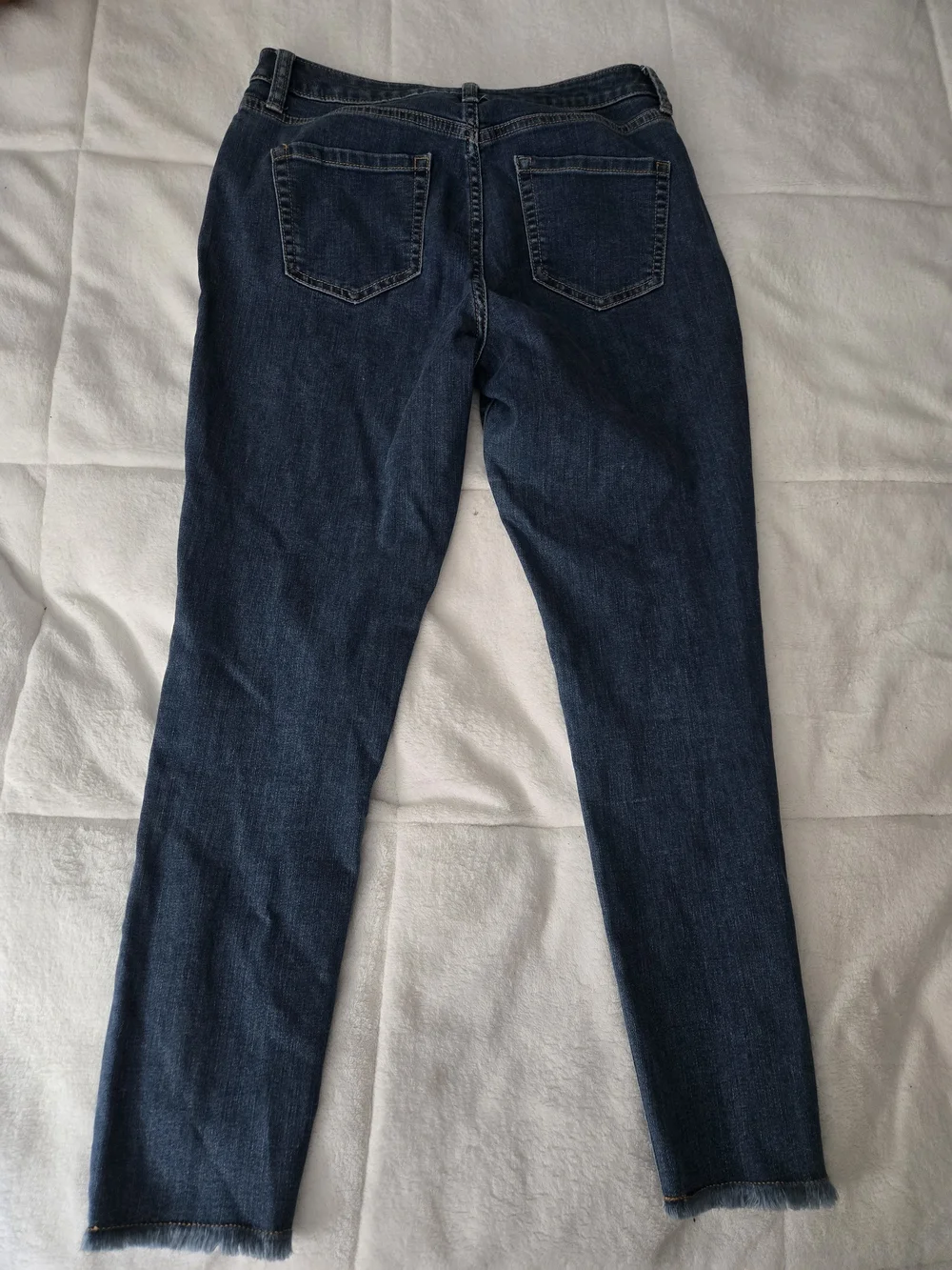 a.n.a Women’s Skinny Jeans Size 6 Medium Wash Raw Hem Stretch Denim - Picture 4 of 4